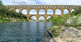Pont du Gard: Brücke mit Wasserkanal aus der Römerzeit