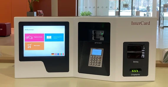 Kassenautomat auf einem Tisch im IKMZ
